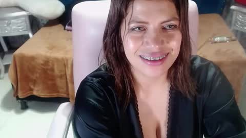 Snapshot of curvyjulieth chatting on January 13, 2025, 8:47 am Julieth online show from January 13, 2025, 8:47 am