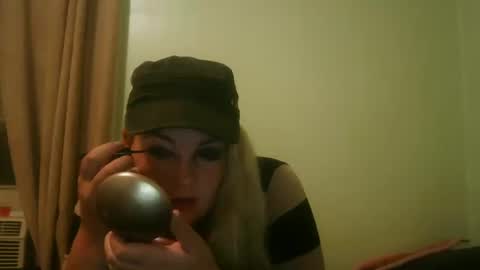 Snapshot of curvymom2025 chatting on October 11, 2025, 4:44 am curvymom2025 online show from October 11, 2025, 4:44 am