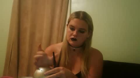 Snapshot of curvymom2025 chatting on October 27, 2025, 12:58 am curvymom2025 online show from October 27, 2025, 12:58 am