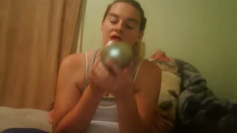 Snapshot of curvymom2025 chatting on November 8, 2025, 9:57 pm curvymom2025 online show from November 8, 2025, 9:57 pm