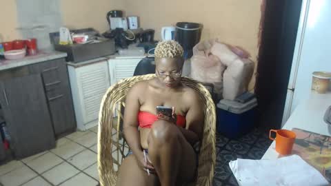 Snapshot of curvypear76x chatting on December 6, 2024, 7:12 pm curvypear76x online show from December 6, 2024, 7:12 pm