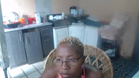 Snapshot of curvypear76x chatting on December 9, 2024, 2:06 pm curvypear76x online show from December 9, 2024, 2:06 pm