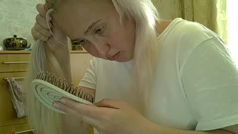 Curvy online show from June 1, 2026, 10:50 am