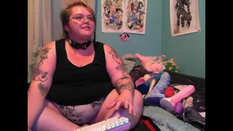 Snapshot of custommuffin chatting on May 11, 2026, 4:51 am Roshietank online show from May 11, 2026, 4:51 am