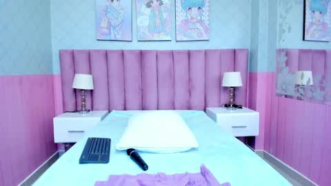 Snapshot of cute__emma chatting on December 24, 2024, 5:23 pm online show from December 24, 2024, 5:23 pm