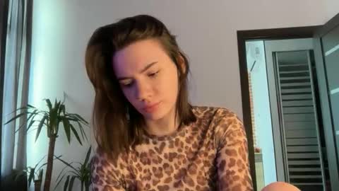 Snapshot of cute_bubbles chatting on May 31, 2026, 1:29 pm cute_bubbles online show from May 31, 2026, 1:29 pm