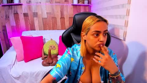 Snapshot of cute_elii chatting on January 11, 2025, 11:13 pm Independent Model online show from January 11, 2025, 11:13 pm