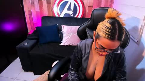 Snapshot of cute_elii chatting on March 9, 2025, 1:25 am Independent Model online show from March 9, 2025, 1:25 am