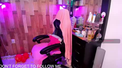 Snapshot of cute_elii chatting on November 10, 2025, 10:31 pm Independent Model online show from November 10, 2025, 10:31 pm