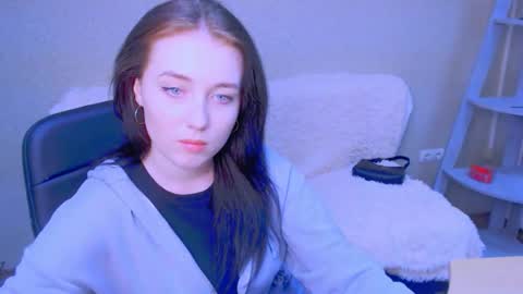 cute_emeli_ online show from November 5, 2025, 5:02 pm