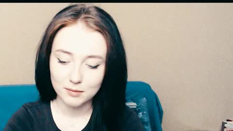 cute_emeli_ online show from November 6, 2025, 8:15 am