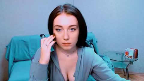 cute_emeli_ online show from November 12, 2025, 10:04 am