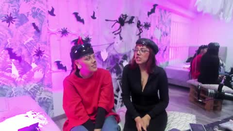 Sofa  online show from October 31, 2025, 3:46 pm