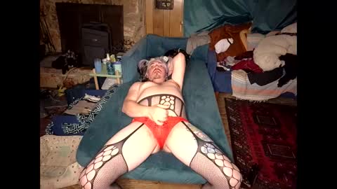 cute_little_one online show from April 12, 2026, 8:19 am