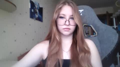 Snapshot of cute_minx chatting on May 18, 2026, 6:30 am Veronica online show from May 18, 2026, 6:30 am
