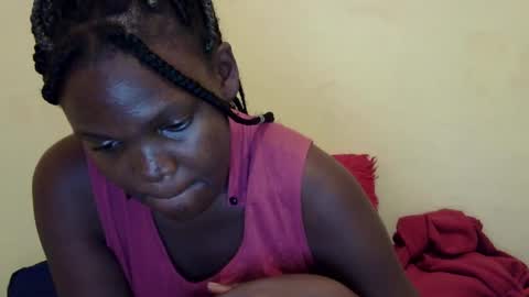 Snapshot of cute_roxie chatting on December 18, 2024, 7:41 pm cute_roxie online show from December 18, 2024, 7:41 pm