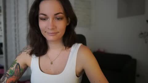 Snapshot of cute_ruth chatting on November 12, 2025, 7:13 pm Katarina online show from November 12, 2025, 7:13 pm