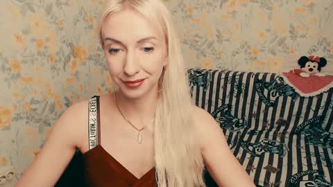 cute_smile_shy online show from December 3, 2024, 7:55 pm