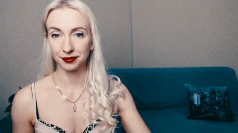 cute_smile_shy online show from February 13, 2025, 7:52 pm