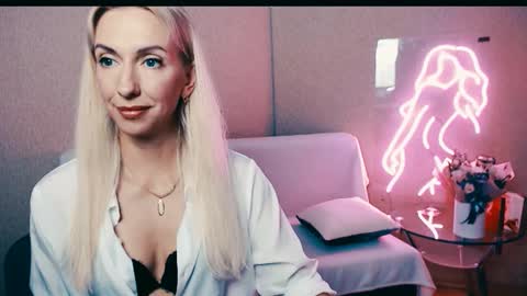 cute_smile_shy online show from October 2, 2025, 8:27 pm