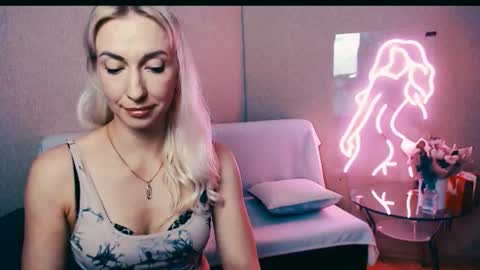 cute_smile_shy online show from October 11, 2025, 5:55 pm