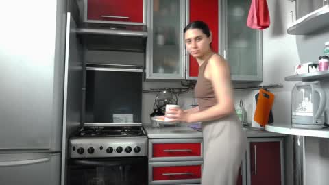 Snapshot of cute_strawberry_ chatting on December 21, 2024, 9:44 am cute_strawberry_ online show from December 21, 2024, 9:44 am