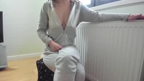 Snapshot of cuteangelx chatting on March 3, 2025, 7:32 am Anne-Marie online show from March 3, 2025, 7:32 am