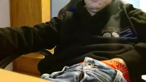 Cuteboy090 online show from May 5, 2026, 9:39 am