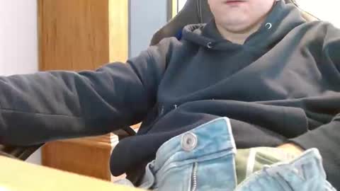 Cuteboy090 online show from May 11, 2026, 8:42 am