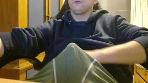 Cuteboy090 online show from May 11, 2026, 9:56 pm