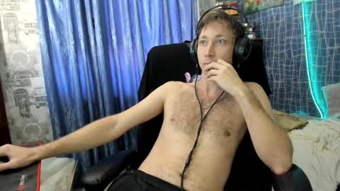 cuteboy228 online show from March 4, 2025, 2:53 pm