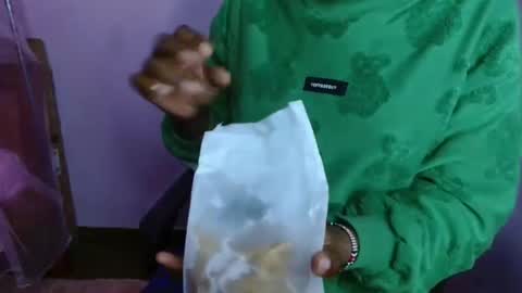 cutebuu online show from March 6, 2026, 9:50 am