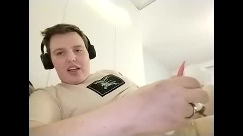 CuteguyBWC92 online show from November 21, 2025, 6:45 am