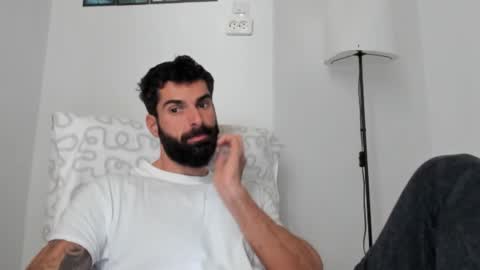 cuteeboy online show from November 17, 2025, 9:04 am