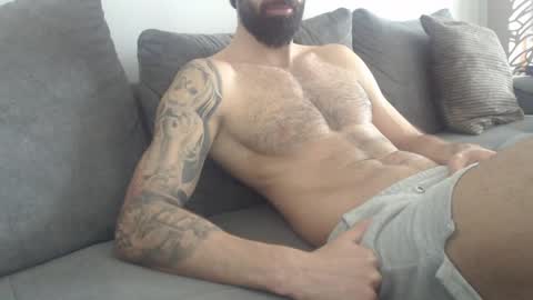 cuteeboy online show from April 7, 2026, 6:36 am