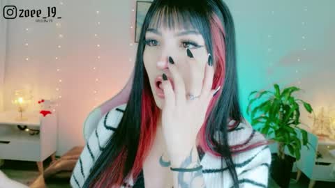 Zoe  online show from April 10, 2026, 4:50 am