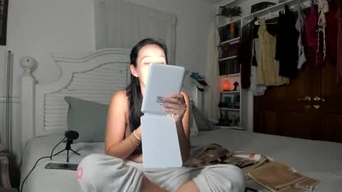 Cutelittlemama0418 Lola online show from September 11, 2025, 10:48 am