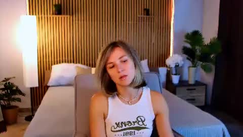 Snapshot of cutemirage chatting on June 28, 2026, 2:34 pm cutemirage online show from June 28, 2026, 2:34 pm