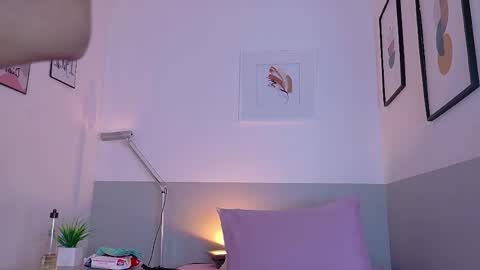 cutepetitee online show from May 28, 2026, 8:17 pm