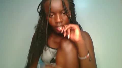 cutie_choco online show from November 18, 2025, 4:33 pm