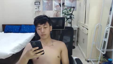 Snapshot of cutie_cumshow chatting on December 1, 2025, 2:16 am Neil Taylor online show from December 1, 2025, 2:16 am