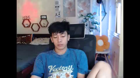 Snapshot of cutie_cumshow chatting on December 18, 2025, 7:14 am Neil Taylor online show from December 18, 2025, 7:14 am