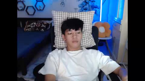 Snapshot of cutie_cumshow chatting on December 19, 2025, 8:21 am Neil Taylor online show from December 19, 2025, 8:21 am