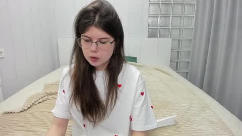 cutie_lory online show from February 18, 2025, 4:37 am