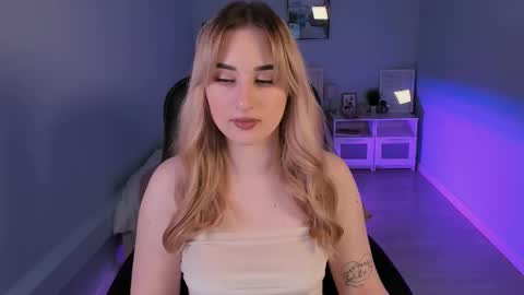  Your Louise  follow me  online show from December 4, 2024, 12:30 am