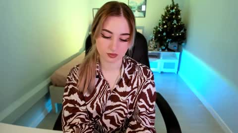  Your Louise  follow me  online show from January 9, 2025, 9:05 pm