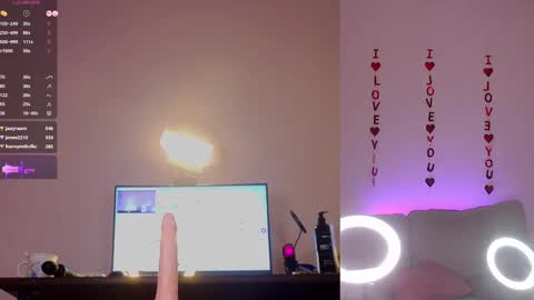 Snapshot of cutieotter chatting on March 5, 2025, 11:05 pm Ann online show from March 5, 2025, 11:05 pm