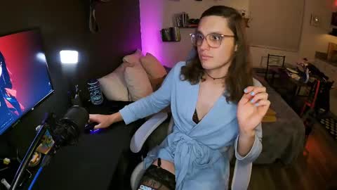 cutiepiescarlett online show from June 6, 2026, 5:56 am