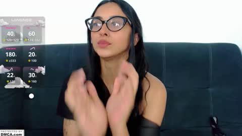 Snapshot of cutte_kitty_ chatting on November 5, 2025, 10:10 pm miss ari online show from November 5, 2025, 10:10 pm