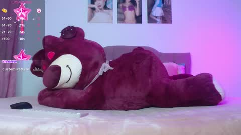 Snapshot of cuttebabe_ chatting on November 8, 2025, 11:58 pm Sophia online show from November 8, 2025, 11:58 pm